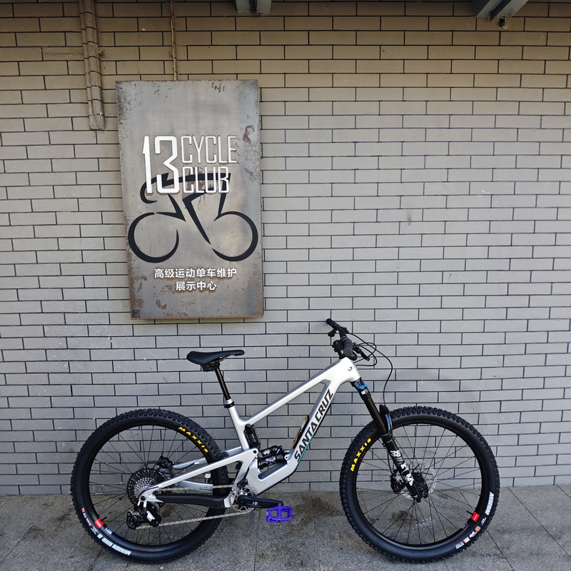 American Santa Cruz Megatower 2 Sky-High Tower 29inch Carbon Fiber Soft-Tail Three-Piece Bike Set