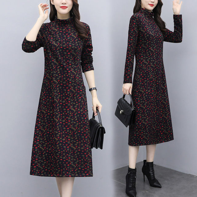 Winter new mother's dress plus velvet padded dress is thin and temperament floral long skirt keeps warm over the knee base skirt