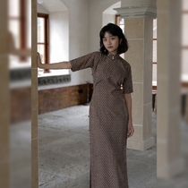 Jasmine cheongsam spring and autumn four-point sleeve full-length Republic of China retro daily chiffon cheongsam Mocha