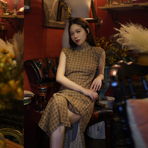 Jasmine cheongsam small sleeve half-open flap long retro literary art Daily Plaid people silk silk cheongsam cheongsam Xianfei