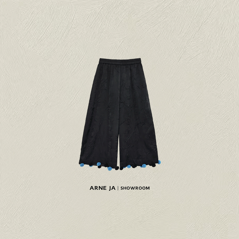 「Arne Ja」“The Beauty of Texture” Matte Black Textured Embossed Pom-Pom Pendant Wide-Leg Pants D63Sk1013