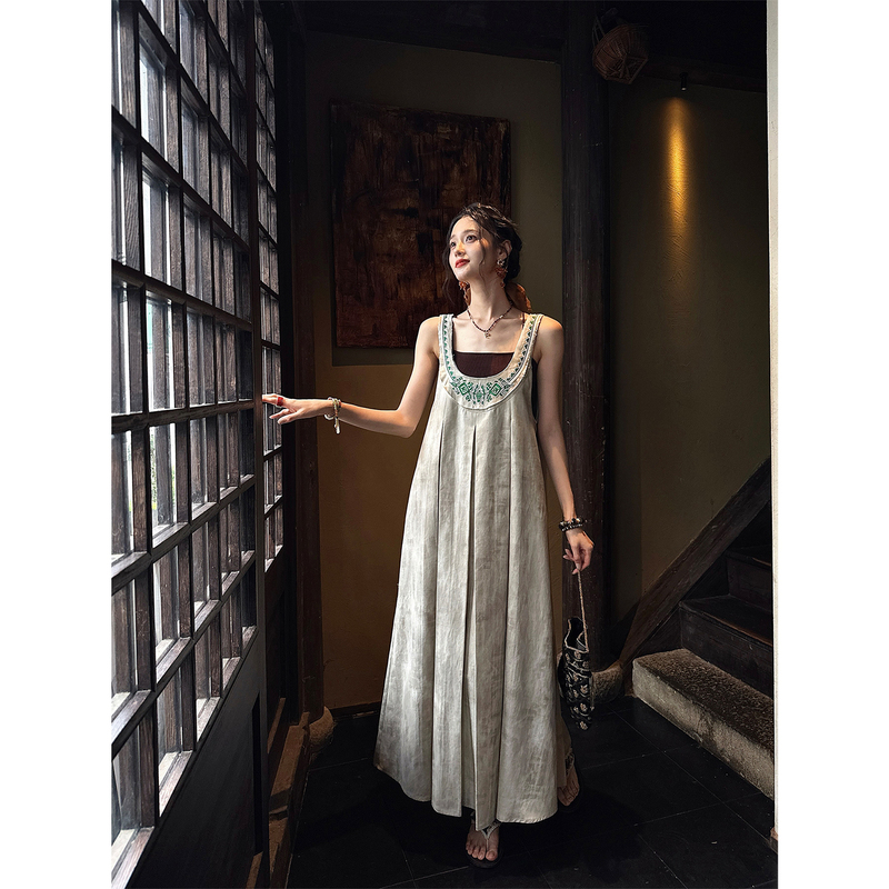Sanzhi Heihua [Ji Wu] Denim Suspender Dress with Gold Thread Embroidery, Large U-Neck, Trendy Summer Style New Model