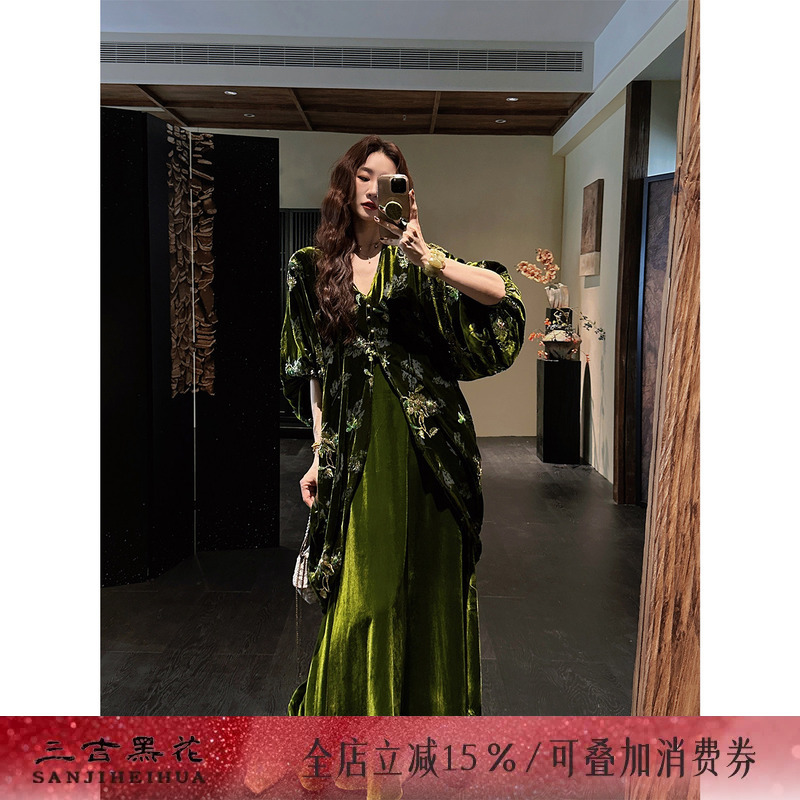 Sanji Heihua [Jinshanghua] New Chinese-Style National Style Velvet Burnt-Out Floral Dress, a Very Beautiful Long Dress for Autumn