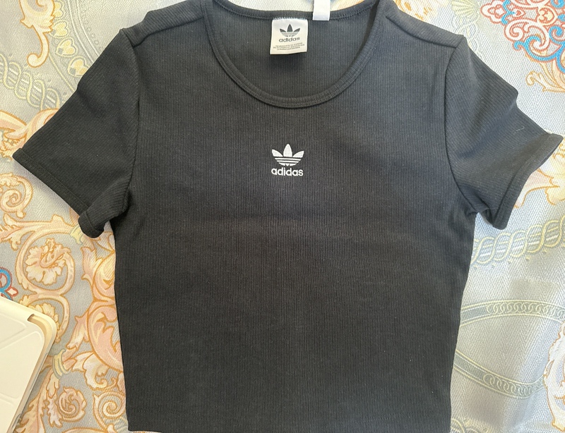 Adidas Originals Genuine Women's Sports Casual Short-Sleeved T-Shirt Short Pullover Sweater Top Ii8057 Adidas Originals Genuine Women's Sports Casual Short-Sleeved T-Shirt Short Pullover Sweater Top Ii8057