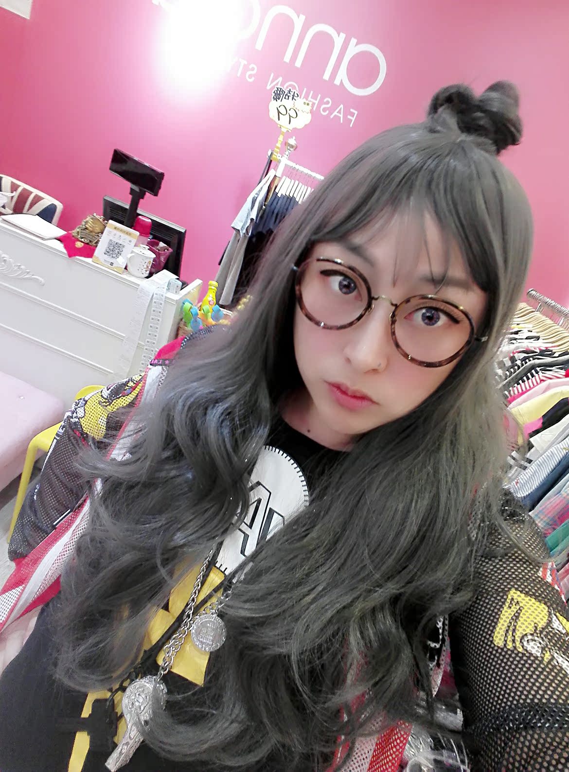 Perruque ANNA LUO  .  Les cheveux longs - Ref 2607402 Image 22