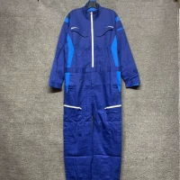 Цельный купальник королевского синего цвета.