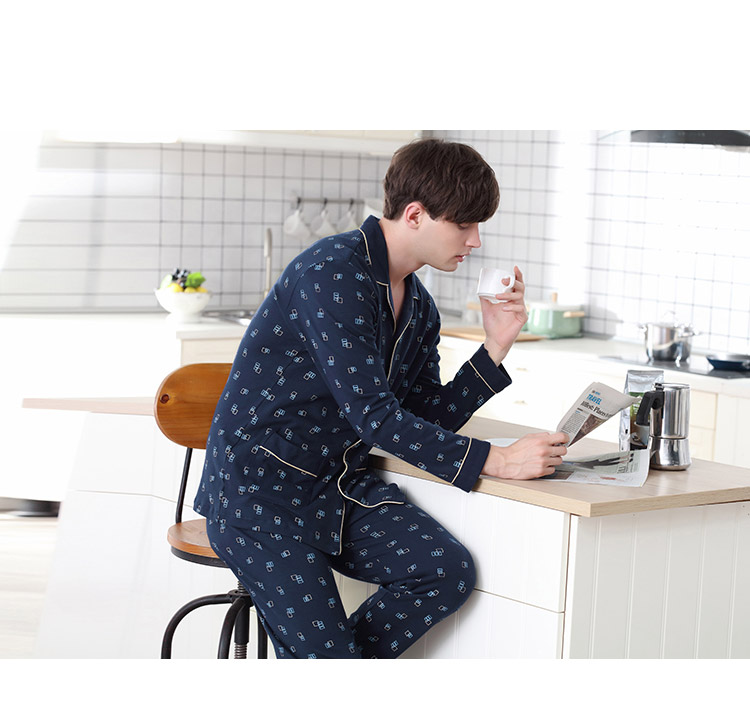 Fenteng mùa xuân và mùa đông và đồ ngủ mới bộ khủng long dễ thương