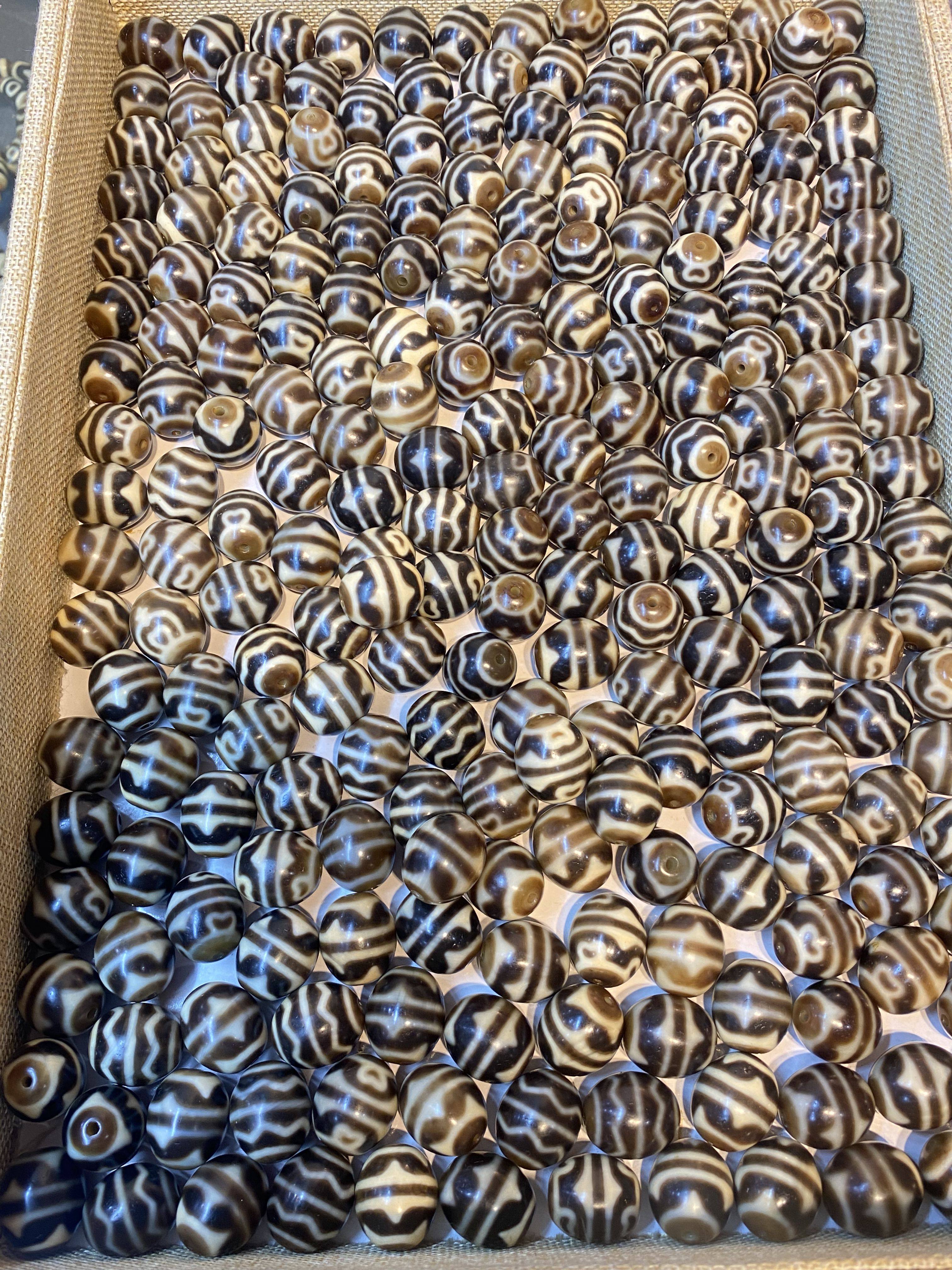 上肯秘蔵紅天珠‼️西蔵老礦紅玉髄蓮華宝瓶如意水蓮華天珠 上肯秘蔵紅天珠‼️西蔵老礦紅玉髄蓮華宝瓶如意