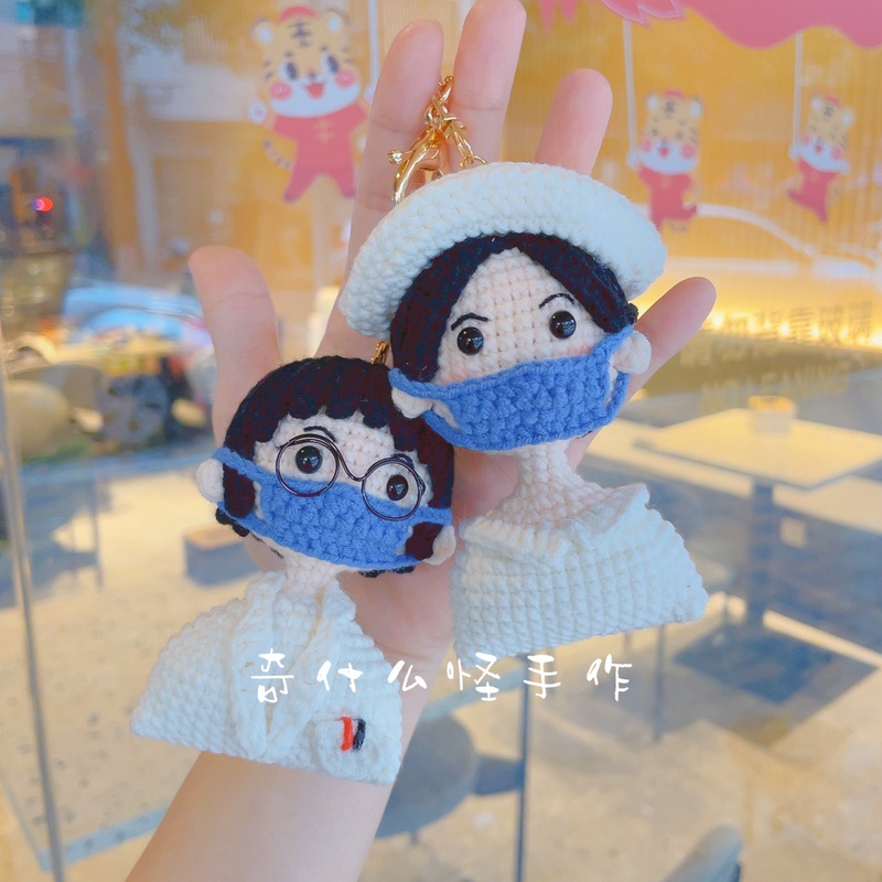 Finished Handmade Crocheted Doctor and Nurse Doll Keychain Bag Pendant, Creative Healing Gift for Nurse's Day