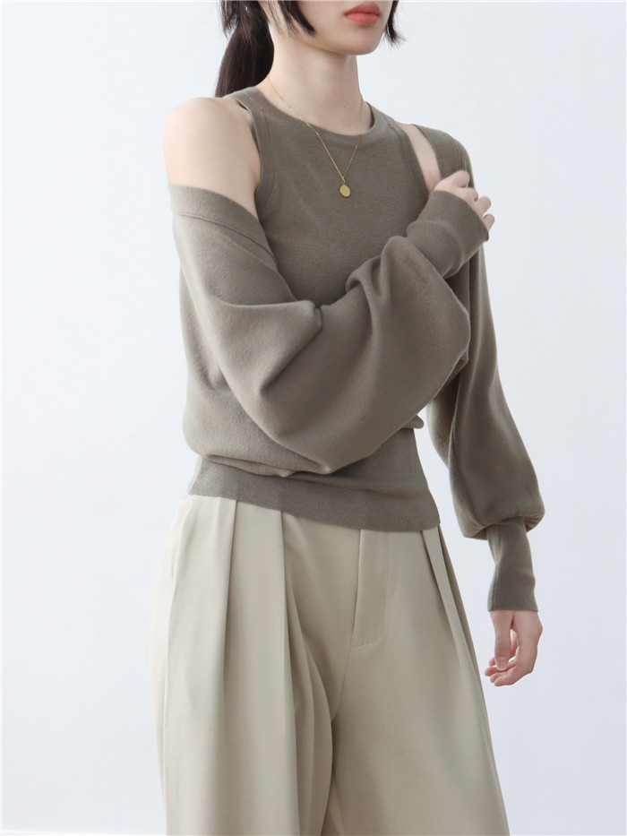 The new 2022 autumn collection of woolen knitted cardigan for women features a loose-fitting shawl with a laid-back style. It is a one-piece solid-color outerwear with a small coat pic 10