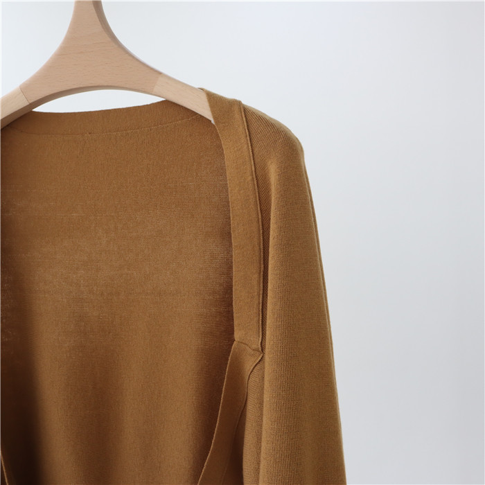 The new 2022 autumn collection of woolen knitted cardigan for women features a loose-fitting shawl with a laid-back style. It is a one-piece solid-color outerwear with a small coat pic 32