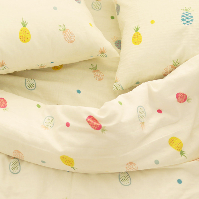 Double yarn pure cotton hand painted pineapple custom kindergarten dorm is a fluorescent agent