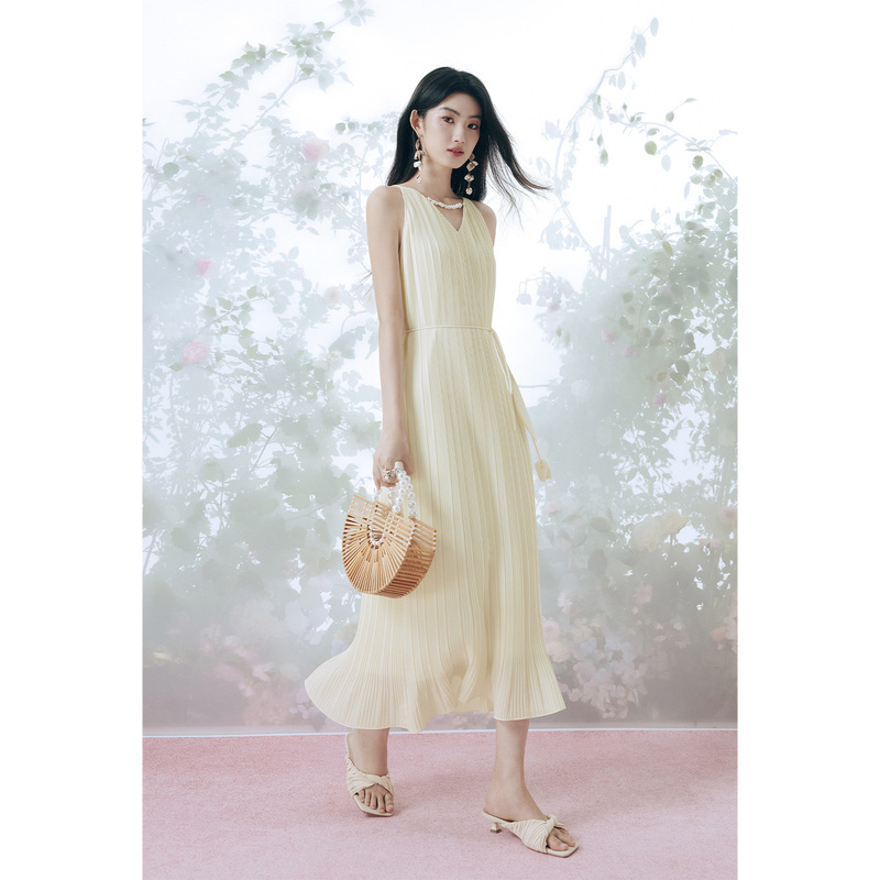 Mandyzhang Tulip Holiday V-Neck Beaded Pleated Tank Dress Women's Elegant Waist-Cinching Sleeveless Long Dress Mandyzhang Tulip Holiday V-Neck Beaded Pleated Tank Dress Women's Elegant Waist-Cinching Sleeveless Long Dress