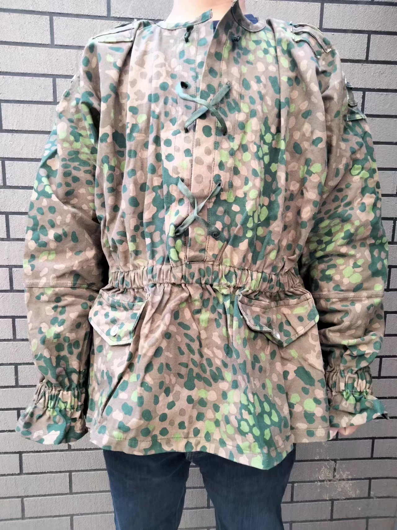 Ropa de camuflaje en uso outdoor