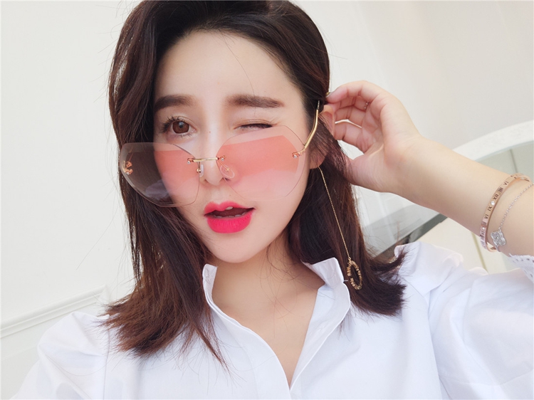 Không thường xuyên frameless pha lê lát kính mát ladies Hàn Quốc đa giác kẹo màu đại dương mảnh gradient kính mát thủy triều