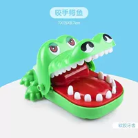 Кусать руку крокодило