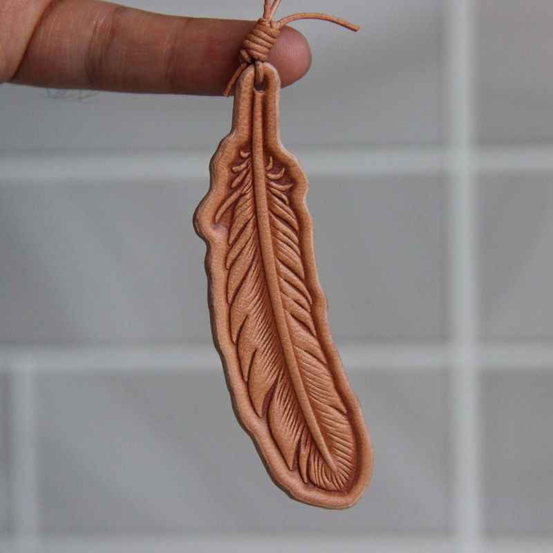 Retro Cattle Key Plant Tannic Leather Sculpture 4mm Feather Bag Hang