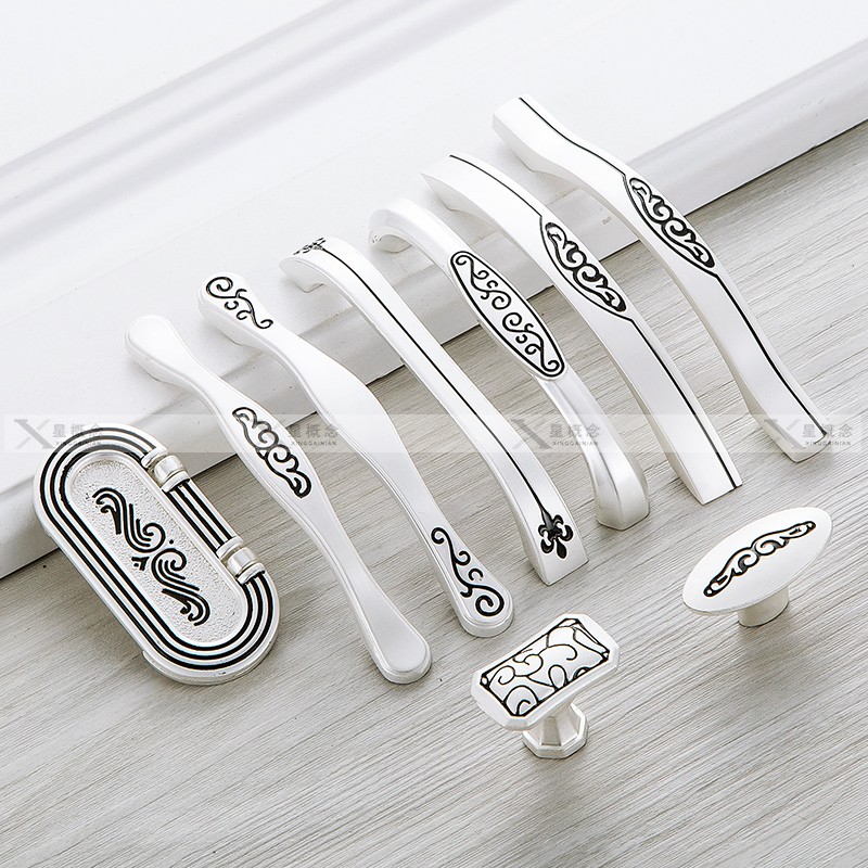 Classic American zinc alloy gold and silver sketching black lettering wardrobe door pull handle modern minimalist European-style furniture drawer handle