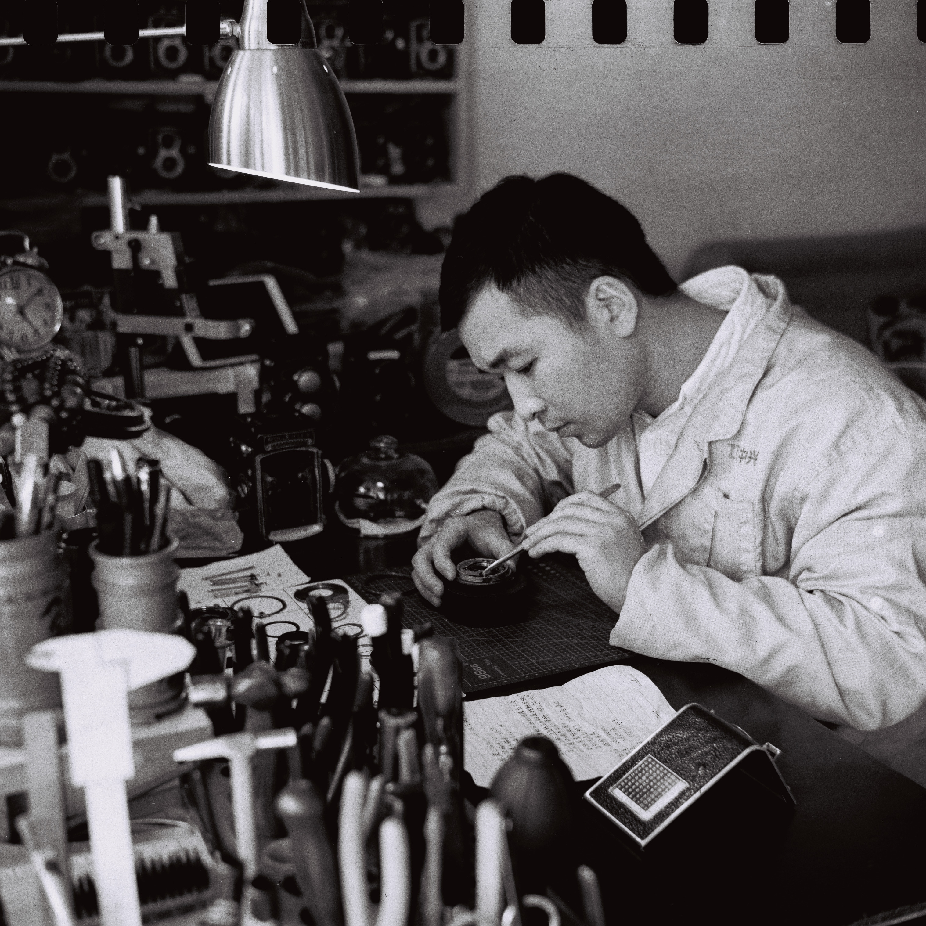 Full mechanical old-fashioned film machine repair and maintenance Large and medium-format camera repair double anti-roll maintenance cleaning and cleaning