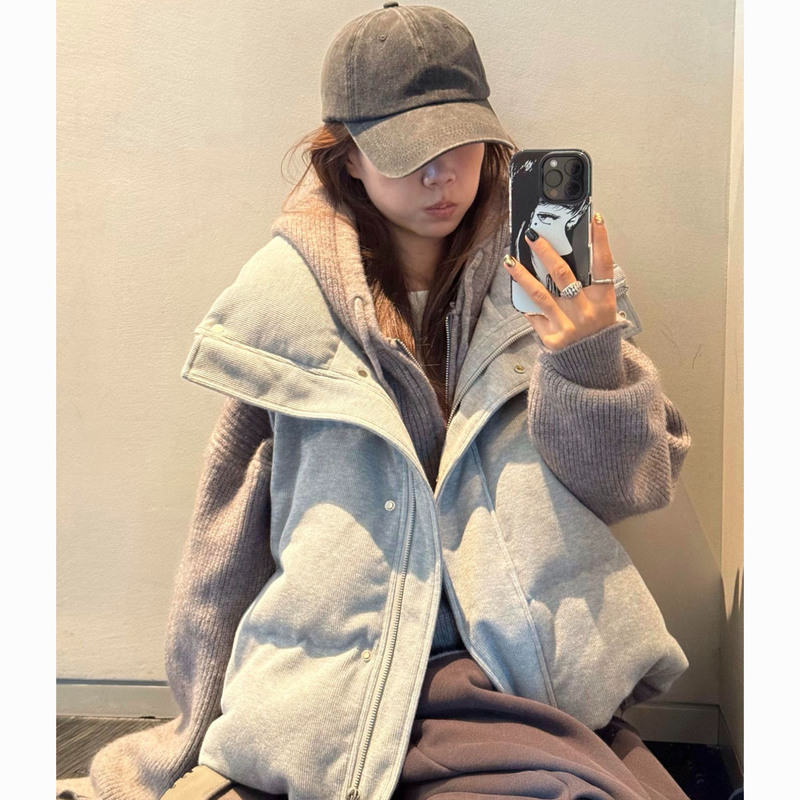 American Retro Gray Stand-Up Collar down Cotton Vest for Women 2026 New Autumn and Winter Thickened Sleeveless Cotton Jacket American Retro Gray Stand-Up Collar down Cotton Vest for Women 2026 New Autumn and Winter Thickened Sleeveless Cotton Jacket