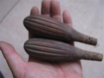 Collect a pair of huqin boxwood Beijing Hu axle Erhu axle bag old nostalgia folk customs history 3 4