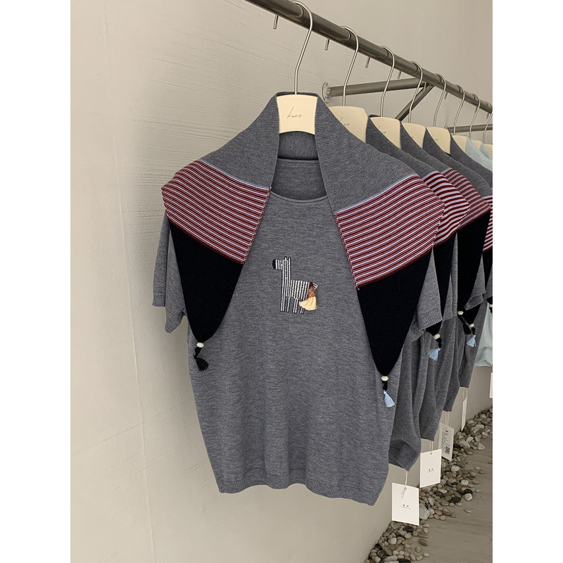 Soft and Skin-Friendly Rolled-Edge Round-Neck Short-Sleeved Knit Top with Shawl, Fashionable Small Pendant Embroidery Design, Loose-Fitting Women's Top