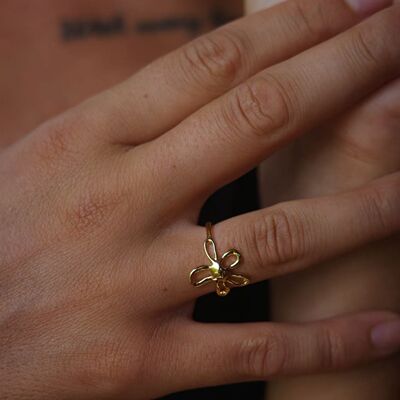 WEARRING small flower flower ring, asymmetrical three-dimensional flower ring, designer style, golden hollowed-out ring, exquisite