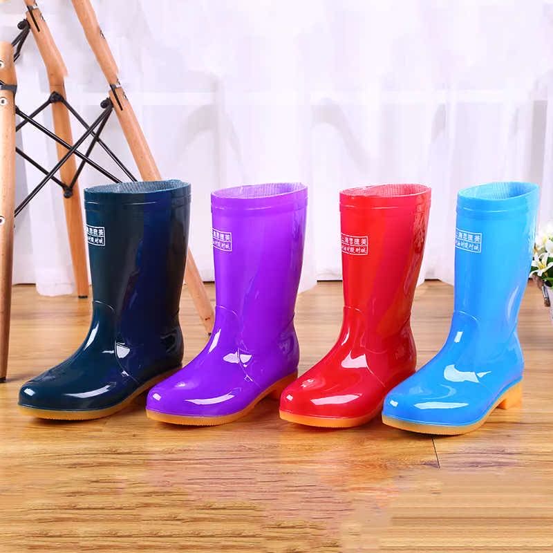 Women's traditional PVC protection shoes