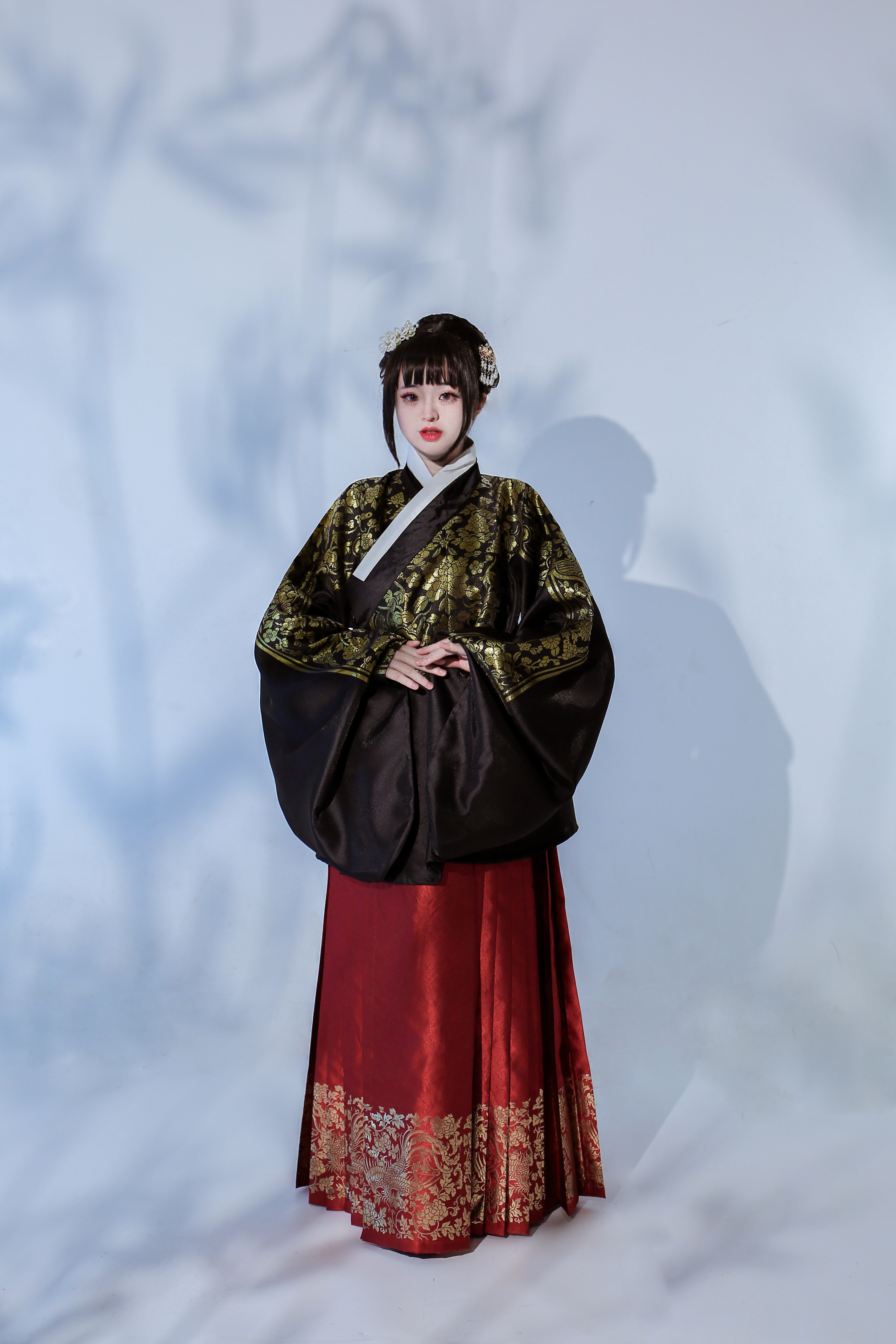 Китайцы одежда наборы 南山韵味富贵同春交领琵琶袖短袄马面裙织金纱明制套装现货春款女
