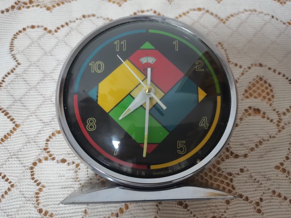 Early production of diamond alarm alarm machinery alarm clock nostalgia old associated with flying pigeon five sheep three or five