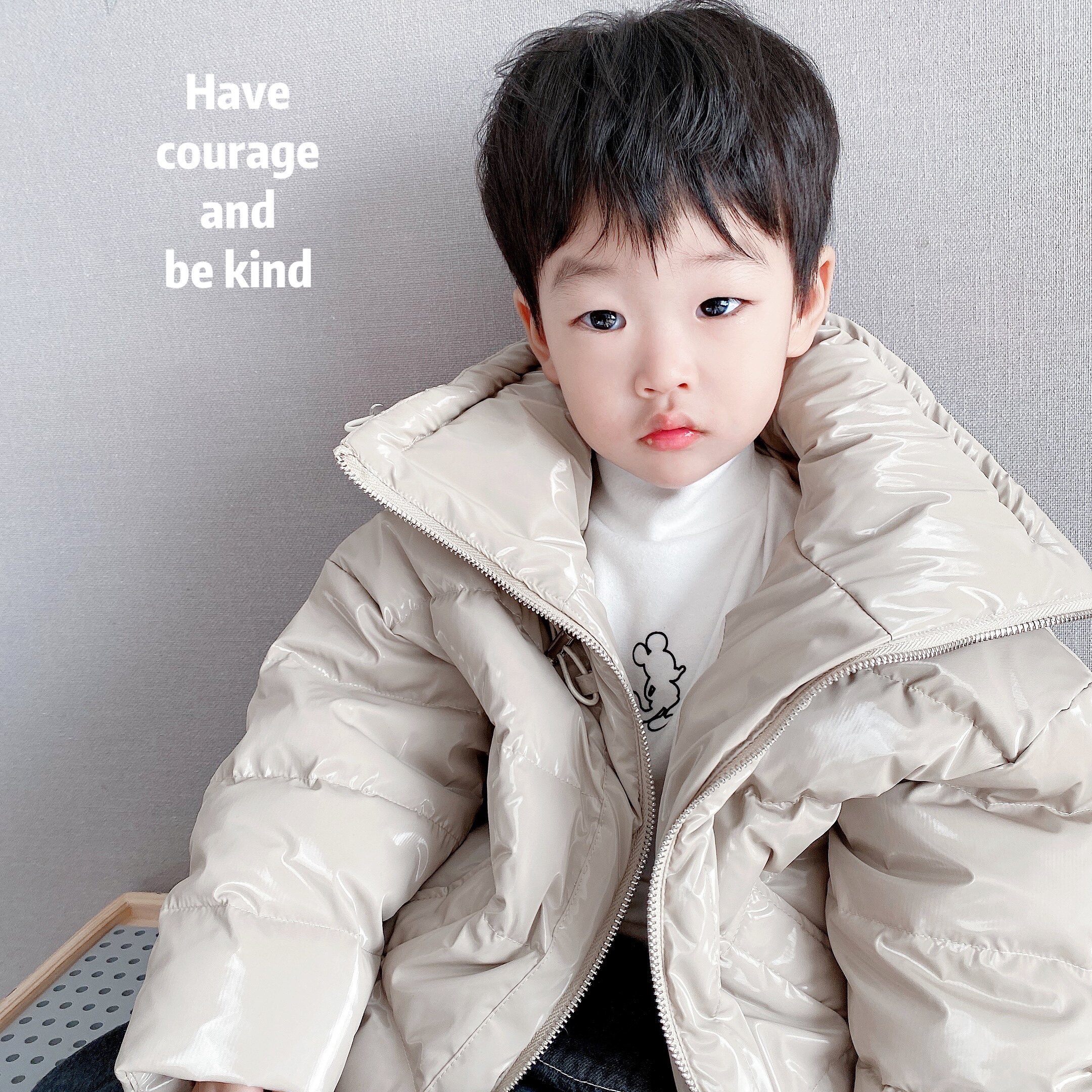Brother Hao with the same style children's stand-up collar down jacket white duck down warm jacket men and women baby go out wind-resistant top