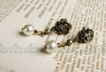 Original literary and fresh * flower の* retro copper pearl earrings earrings-black and white color-68