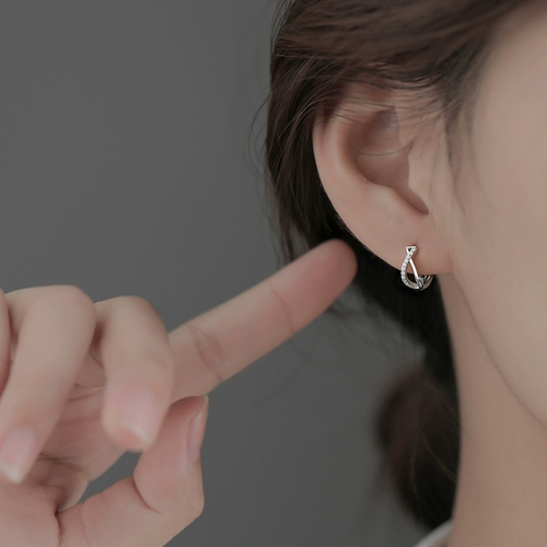 Небольшие дизайнерские зимние серьги, серебро 925 пробы, легкий роскошный стиль