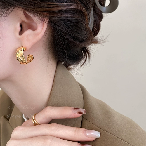 Ретро золотые дизайнерские серьги, серебро 925 пробы, легкий роскошный стиль, тренд сезона, городской стиль