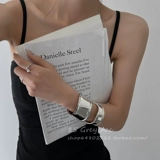 Небольшой дизайнерский брендовый женский браслет, тренд сезона, популярно в интернете, яркий броский стиль