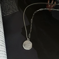 Ожерелье из титановой стали с античными буквами