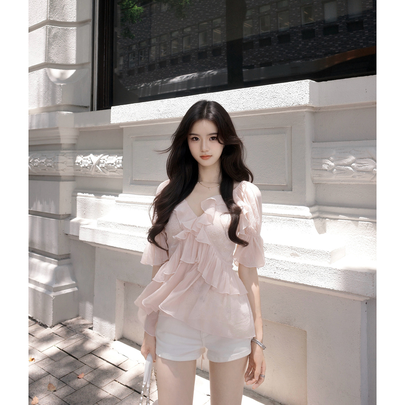 Famouswang's New Summer Style Heavy-Duty Ruffled Lace Splicing Chiffon Top with a Fairy-Like and Gentle Vibe Famouswang's New Summer Style Heavy-Duty Ruffled Lace Splicing Chiffon Top with a Fairy-Like and Gentle Vibe