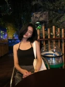 Mùa hè mới nổi tiếng với cùng một đoạn dây treo cổ quai ngang quai đen thoải mái áo vest chạm đáy
