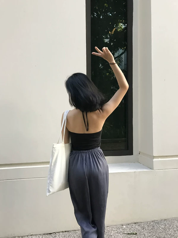 Mùa hè mới nổi tiếng với cùng một đoạn dây treo cổ quai ngang quai đen thoải mái áo vest chạm đáy áo vest nữ hàn quốc