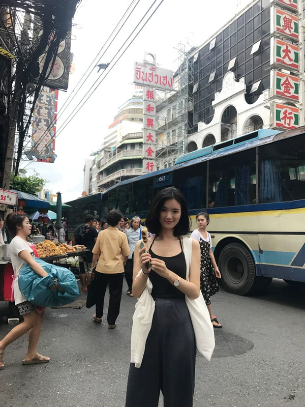 Mùa hè mới nổi tiếng với cùng một đoạn dây treo cổ quai ngang quai đen thoải mái áo vest chạm đáy