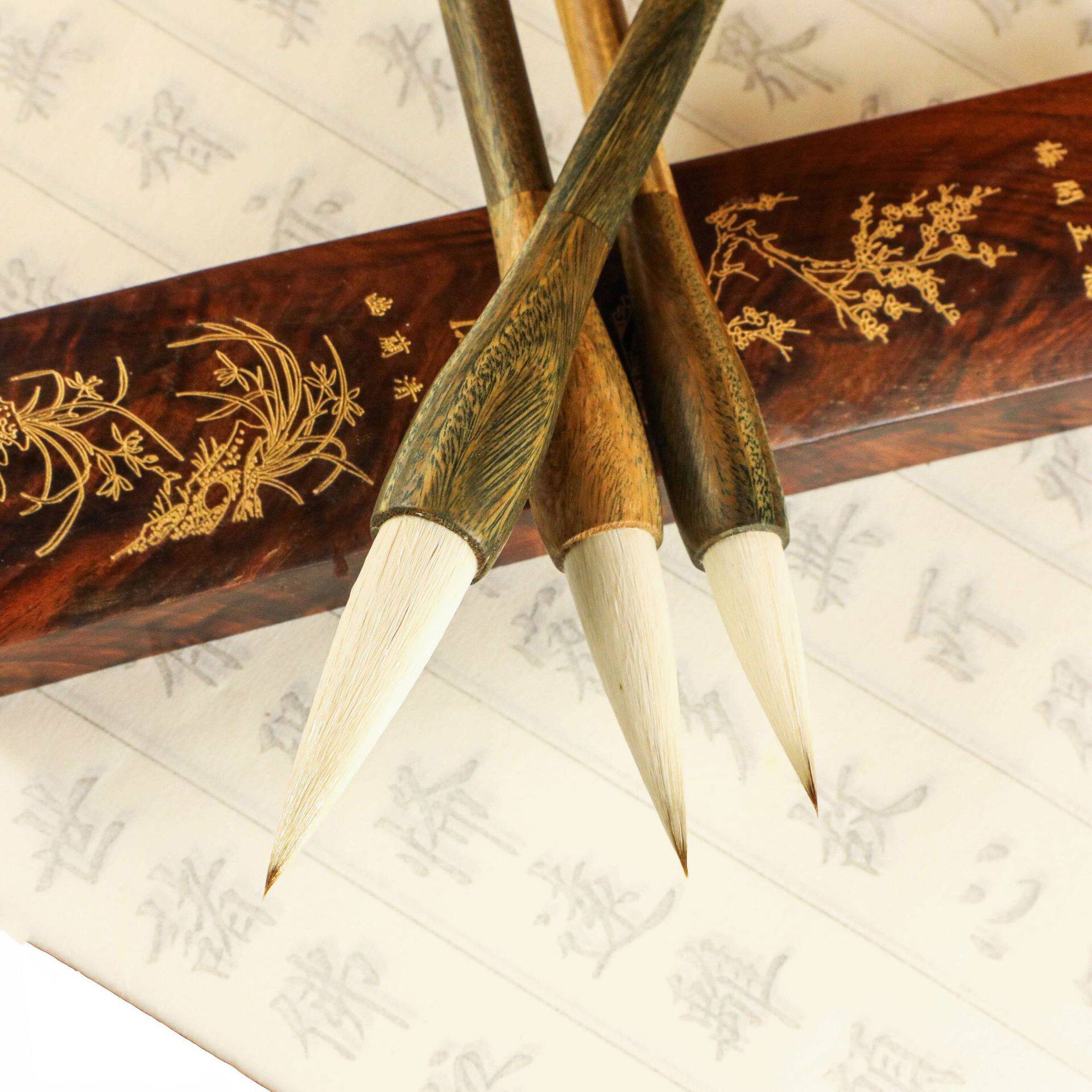 【隠された香りと淡い影】オオカミと羊の毛から作られた、4.8、4.3、3.8の細く半透明な毛先を持つ高品質の混合毛ブラシ。