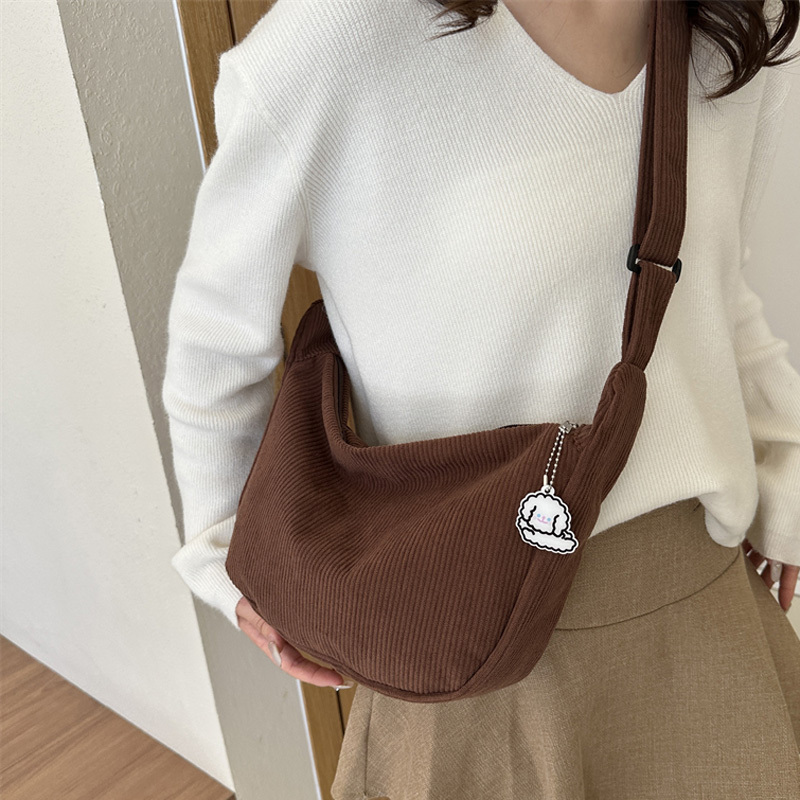 Japanese Retro Style Corduroy Shoulder Bag for Women, Korean Version, Simple and Versatile Crossbody Bag for Students, Commuting, Dumpling Bag