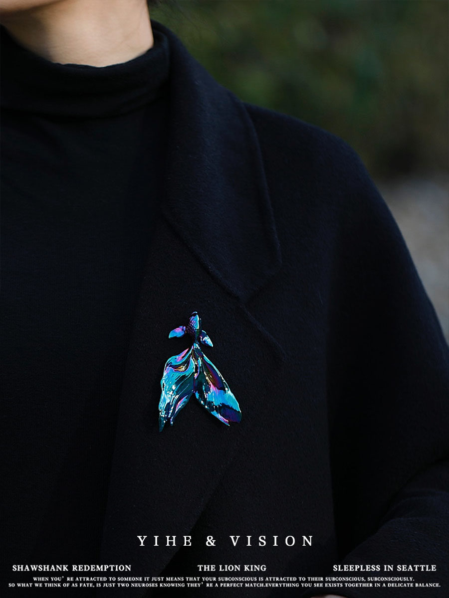 YIHE original design Douyu winter unique niche exquisite colorful ceramic couple coat brooch