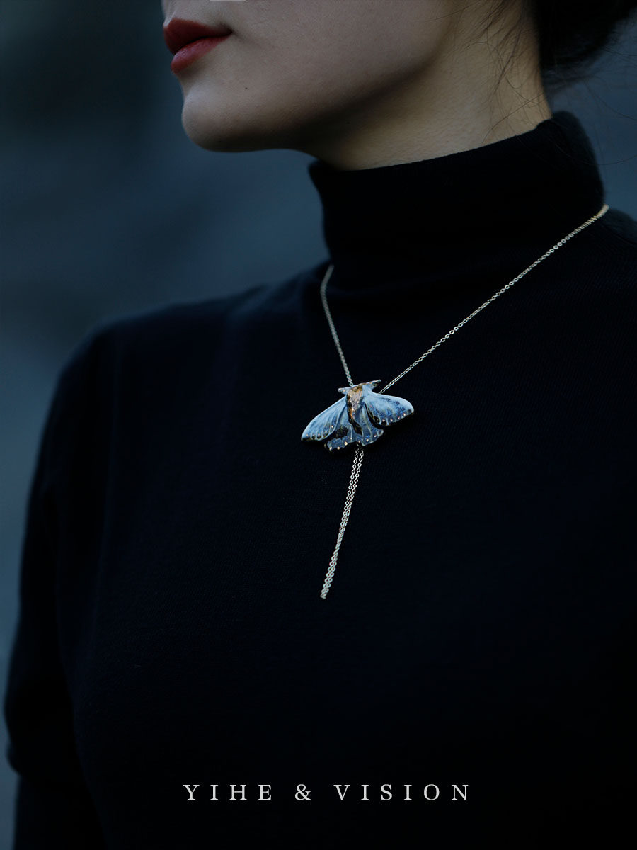 YIHE original design Lan Ling Mo unique niche literary personality ceramic turtleneck sweater necklace