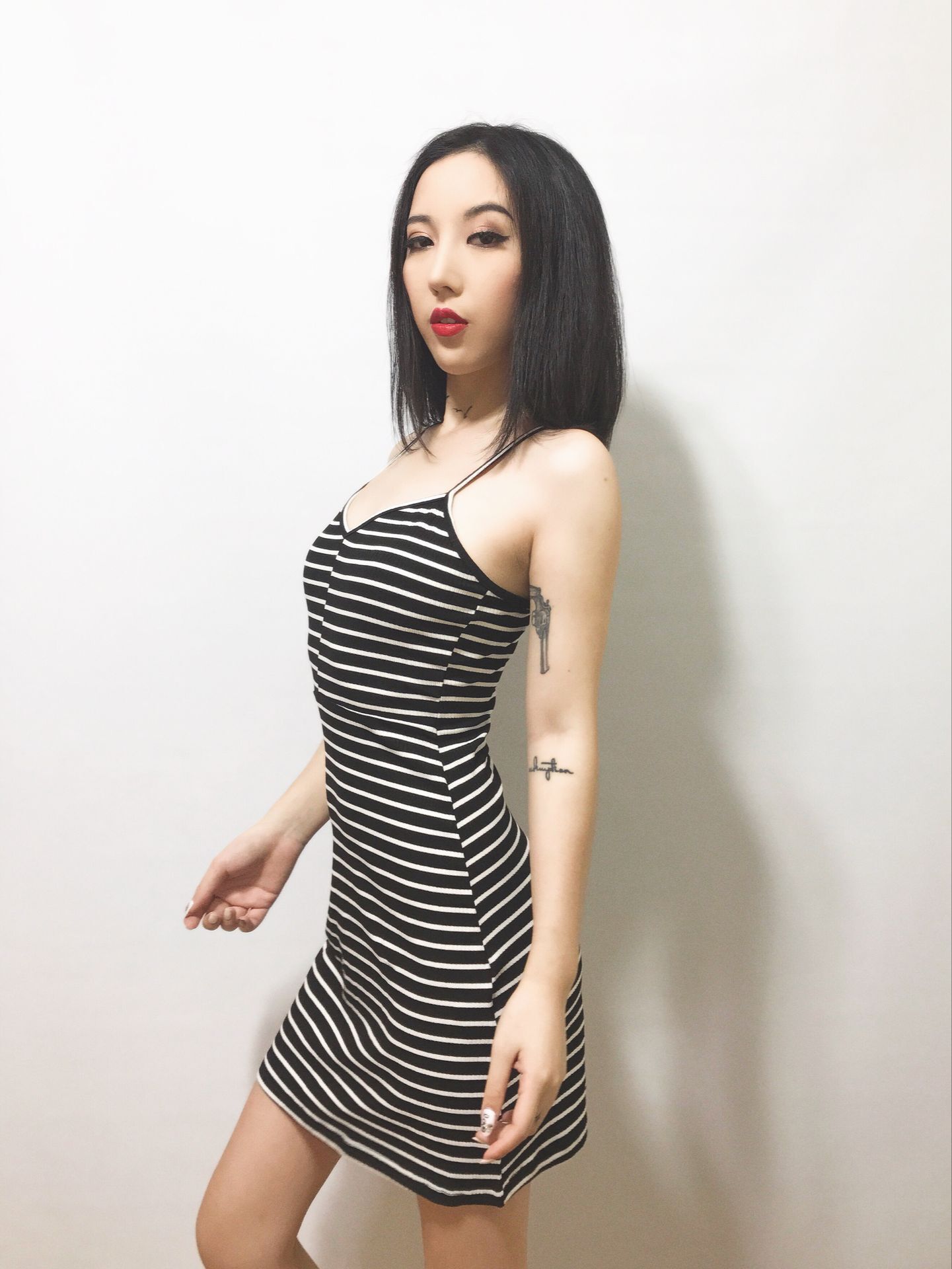 [] Châu Âu và Hoa Kỳ retro V-Cổ nhỏ Một từ eo cao giảm béo chủ đề dây đeo váy dưới váy váy công sở chữ a
