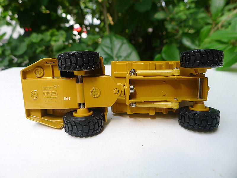 Модель машины cat d25d articulated truck卡特合金矿山车模型 norscot 1:64
