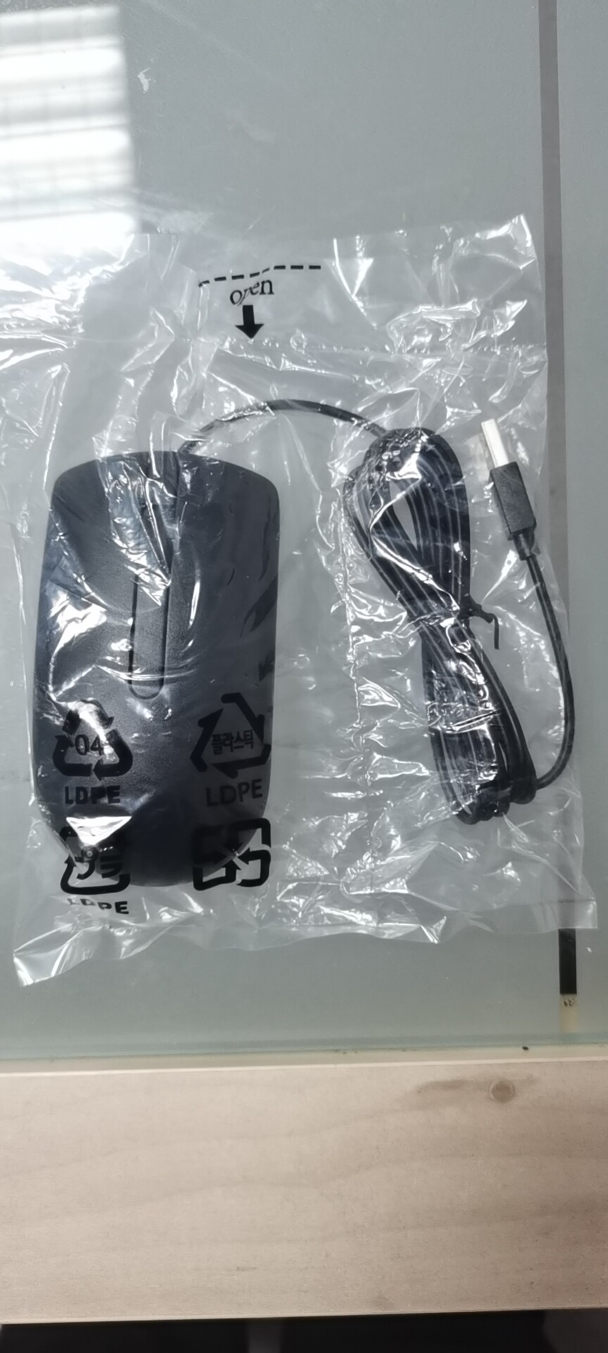 Brand new Dell original USB wired mouse, the quantity is not much while stocks last