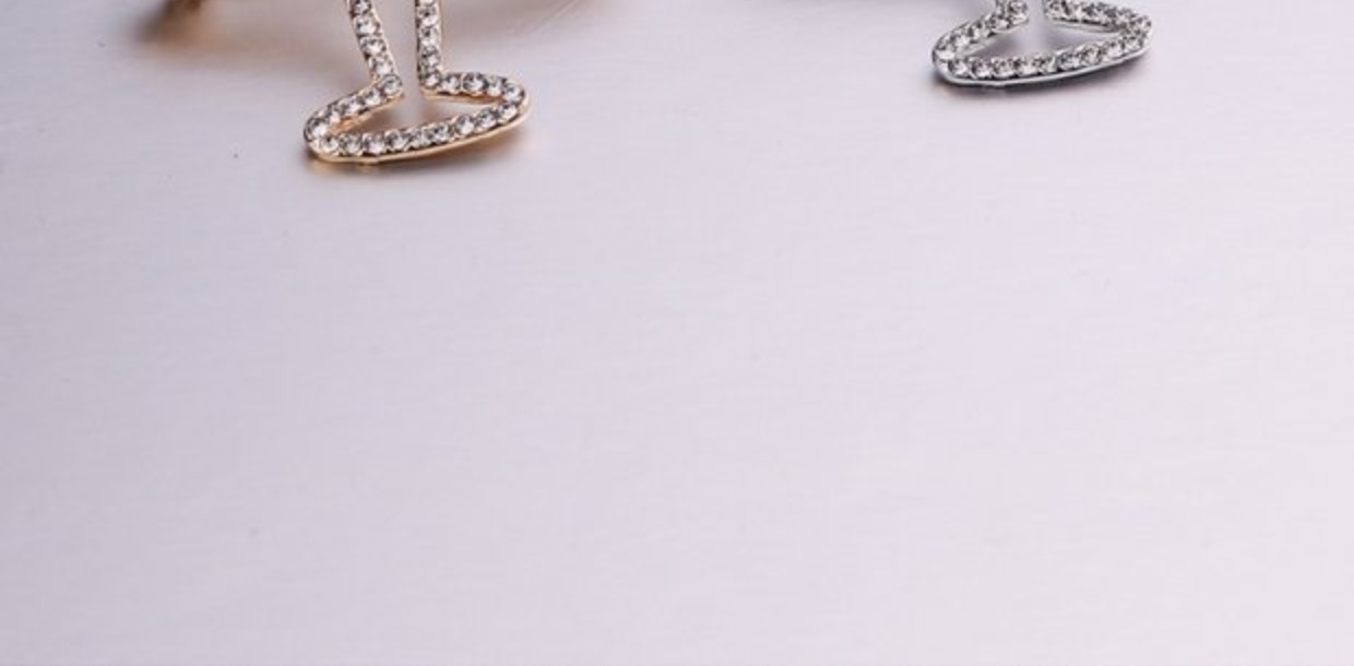 Châu Âu và Hoa Kỳ retro nam trâm máy bay lá chắn ngựa Zodiac cừu huy hiệu phụ nữ áo gió V từ lông ghim cài áo vest nam Chanel