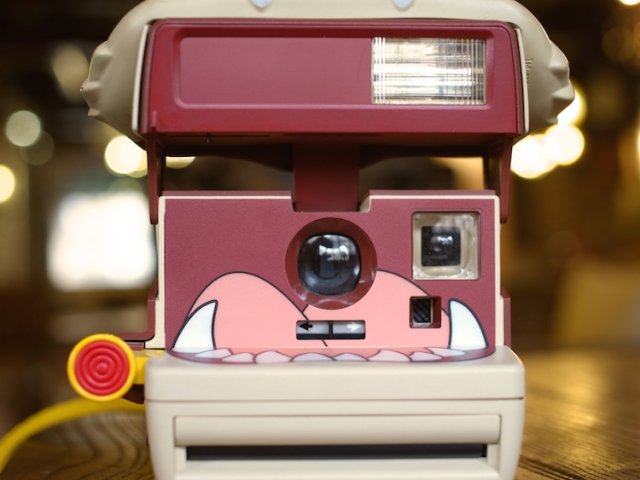 Polaroid 600 series Taz Big Mouth Monster Special Edition ການຖ່າຍຮູບທັນທີແບບຄລາດສິກຂອງກ້ອງຖ່າຍຮູບຄັ້ງດຽວ