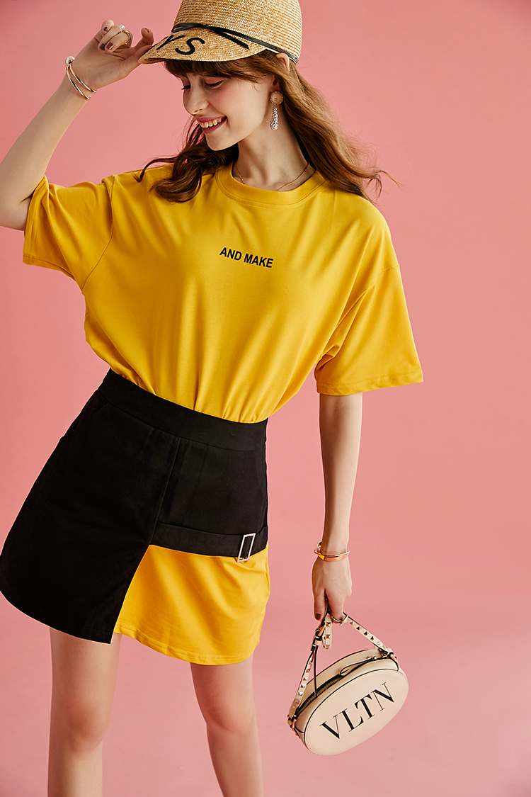 MIUCO nữ 2019 hè mới in chữ dài áo thun + váy không đều váy - Váy eo cao 	váy eo con kiến	